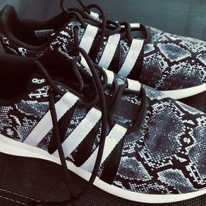 Adidas Sl Loop Women’s 9.5 Snakeskin new